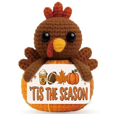 Imagem de Mini peru de crochê com cartão "'Tis The Season" – Decoração de outono feita à mão, boneca de peru de abóbora com tema de café e futebol