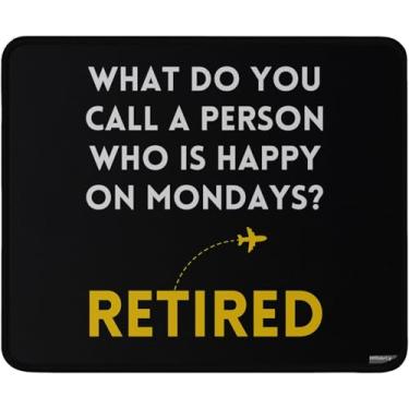 Imagem de Mouse pad engraçado para aposentadoria, mouse preto para jogos com base antiderrapante, design Happy on Mondays, 24 x 19 cm, lavável