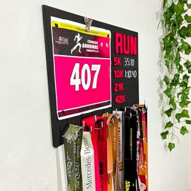 Imagem de Porta medalhas de parede em mdf personalizado para corredores até 100 medalhas (Vermelho)