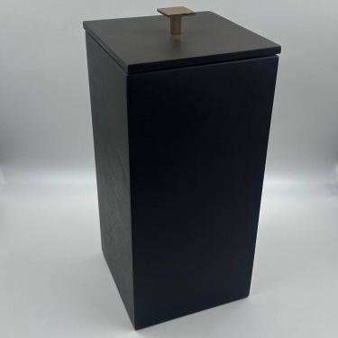 Imagem de Lixeira Quadrada 5,5L em Resina Marrom Fosco - Red Gold