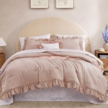 Imagem de BLOOMHAVEN Conjunto de edredom Queen – 7 peças de cama rosa com babados, cama de fazenda chique gasto em uma bolsa, edredom com babados, lençóis florais, fronhas e fronhas