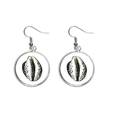 Imagem de Brinco feminino preto com estampa de vieira de prata com pingente de orelha