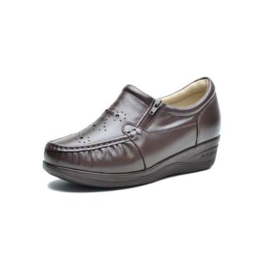 Imagem de Mocassim Pierrô feminino ortopédico com zíper couro cor marrom escuro,