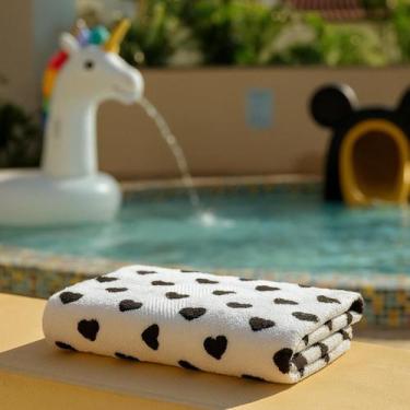 Imagem de Toalha Banho Dohler Prisma 100 Algodão Estampa De Coração 140cm x70cm 