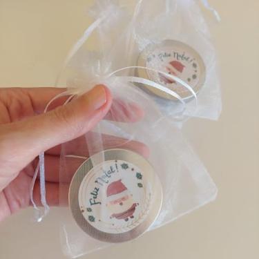 Imagem de Kit 10 Mini Velas Aromáticas de Natal - Papai Noel, 20g cada, Saquinho de Organza, 3h de Queima (manga e bergamota)