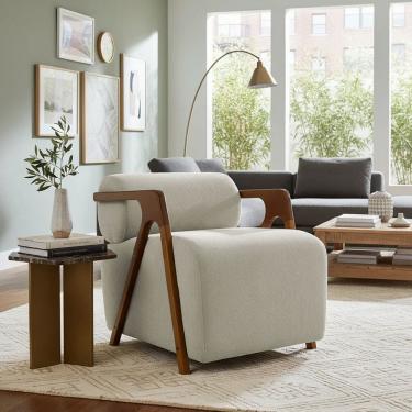 Imagem de Poltrona Chloe Decorativa Orgânica Bouclé Premium de Luxo para Sala Quarto Recepção Encosto Rolo Estrutura Amadeirada