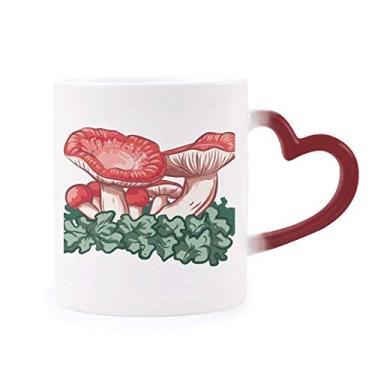 Imagem de Linda caneca sensível ao calor com ilustração de cogumelo venenoso vermelho que muda de cor vermelha