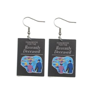 Imagem de Lindo par de brincos de livro para mulheres. Acessórios divertidos de fantasia de Halloween para fantasias de Deetz, fantasias de besouro e muito mais. Acessórios vintage divertidos de Halloween para