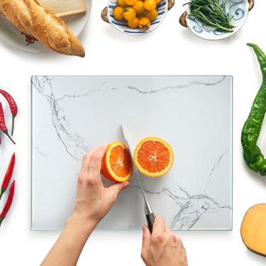 Imagem de Kitchenville Tábua de corte de vidro temperado 30,5 x 40,6 cm: Protetor de balcão de cozinha, resistente ao calor e arranhões, pés antiderrapantes - DESIGN 2 - Efeito mármore branco