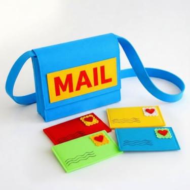 Imagem de Libima Valentine Felt Mailbox with Envelopes for Kids Valentine Mail Bag 10 x 8 Inches for Boys Girls for Party Favors, Classroom Activities Exchange Gifts, Greeting Cards, Postman Game(Blue)