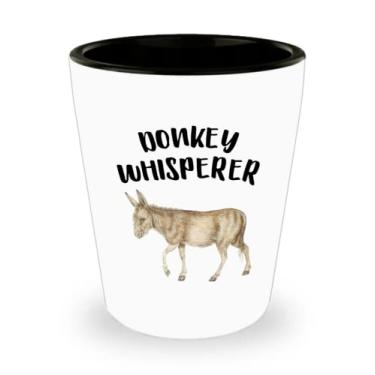 Imagem de Copo de shot Donkey Whisperer - Presentes de burro Whisperer - Copo de cerâmica engraçado