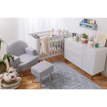 Imagem de Kit Quarto Infantil Curvo Mali Branco Fosco - Berço + Cômoda + Poltrona Capri Linho Cinza com Puff