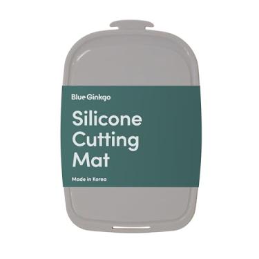 Imagem de Blue Ginkgo Tábua de corte de silicone – média – dupla face, espessa, flexível, antiderrapante, livre de BPA – sulcos de suco, lavável na lava-louças (feito na Coreia, cinza)