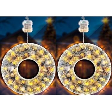 Imagem de Guirlanda de Natal artificial pré-iluminada com luzes, pinha, enfeites de bola, cachos de bagas, guirlanda de Natal com luzes de bateria, decorações de Natal para ambientes internos e externos (pacote