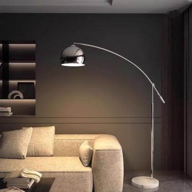 Imagem de Luminária de chão prateada polida, ajustável, decorativa, vertical, para leitura, ideal para sala de estar, com base de mármore e interruptor de pé.