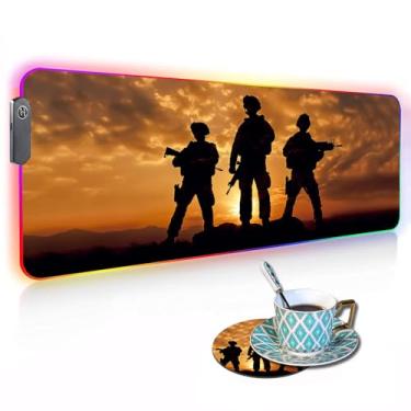 Imagem de ZOXOHO Mouse pad RGB para jogos com porta-copos de café, mouse pad grande de LED brilhante, base de borracha antiderrapante, teclado de computador, mesa de mouse, 80 x 29 cm, tropas militares do