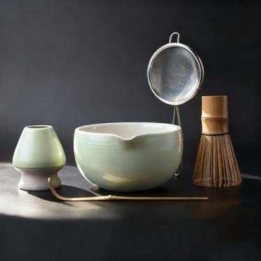 Imagem de Joiish Conjunto de kit Matcha, tigela matcha de cerâmica com bico e suporte, batedor de bambu, peneira, colher, ferramentas tradicionais para fazer chá matcha japonês, conjunto completo de presente de
