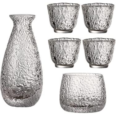 Imagem de JOEUQK Conjunto de saquê de vidro japonês, copo de saquê transparente moderno para festa em casa e ótimos presentes, 4 xícaras de saquê + 1 pote de saquê + 1 copo de recipiente para preservação de