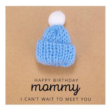 Imagem de Ukodnus Cartão de aniversário de bebê menino revelando a mamãe para ser com chapéu de malha azul, presente de feliz aniversário Mommy from the Bump, presente de mãe grávida para grávida, cartão de
