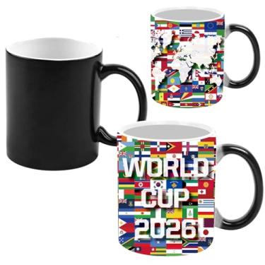 Imagem de Caneca de café de cerâmica 2026 da Copa do Mundo 2026 com design de bandeiras internacionais, ShiftCup de cor ativada por calor, ótimo presente para fãs de futebol, lembrança de colecionadores e