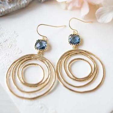 Imagem de 2 brincos femininos de estilo boêmio geométrico de cristal azul falso exagerado em várias camadas, adequados para férias, festas, reuniões e uso diário.