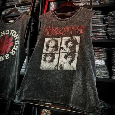 Imagem de Camiseta Regata Masculina Vintage Lavada Com Estampa De Banda De Rock 