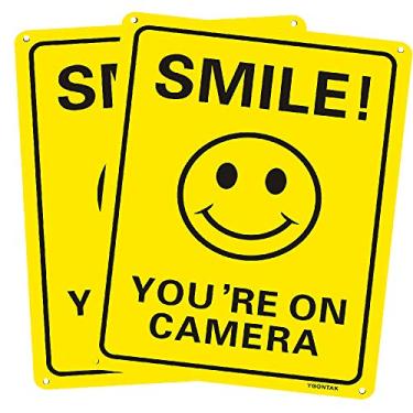 Imagem de Sinal de vigilância de vídeo Smile You're On Camera 2 pacotes com 25 x 18 cm placa refletiva de alumínio anti-ferrugem com proteção UV para câmera de segurança CCTV