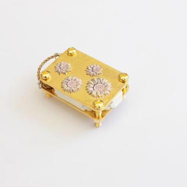 Imagem de JDOQOKJ Handcrafted Metal Mini Flower Press, Miniature Flower Press Kit, Gold-Plated Miniature Design, Decorative Floral Patterns (sunflower2)