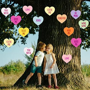 Imagem de 30 peças de enfeites de coração para o dia dos namorados para pendurar ao ar livre, doces, coração, conversas românticas de dupla face, corações pendurados, doces, corações, feliz dia dos namorados, pendurados, varanda, árvore e quintal,