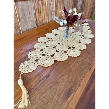 Imagem de Caminho de Mesa Crochê 1M X 38CM em Polipropileno Feito à Mão com Design Delicado para Decoração Nude Artesanal
