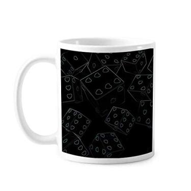 Imagem de Caneca de cerâmica com ilustração de dados de jogos de coração e porcelana para café