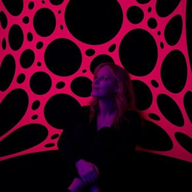 Imagem de Pano de fundo de decoração de festa de malha 2,9 m x 2,1 m decoração de festa luz preta elastano malha de lycra com ilhós para instalação (rosa neon, 2,9 m x 2,1 m)