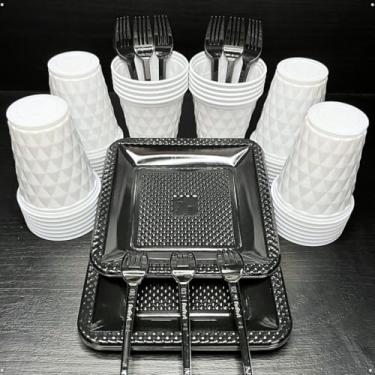 Imagem de Conjunto de luxo descartável para festas de aniversário com 260 peças Pratos quadrados de plástico colorido com efeito perolado Cores doces (Branco Preto)