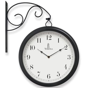 Imagem de Relógio de parede grande de metal dupla face 34 cm - Relógio decorativo de dupla face para ambientes internos e externos - Fácil de ler, estilo de estação de trem suspensa para pátio, jardim