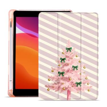 Imagem de MAYCARI Capa de Natal para iPad A16 de 11 polegadas 2025 com suporte para lápis, listras bege originais rosa árvore de Natal macia TPU capa protetora traseira para iPad 10ª geração, capa fina hibernar