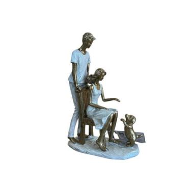 Imagem de FAMILIA COM PET DECORATIVA NA CADEIRA 24,5x17x7,5cm - GNJ HOME DECOR