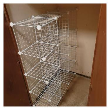 Imagem de Organizador móvel de armazenamento de cubo de arame - Suporte de capacete para locais de construção e bombeiros - Suporte de capacete rígido montado no chão com 18 grades (3x6) - Gaiola de exibição de