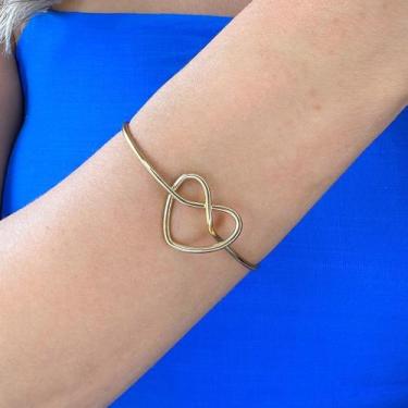 Imagem de Bracelete Regulável Coração Torcido Liso Banhado em Ouro 18k - Anastás