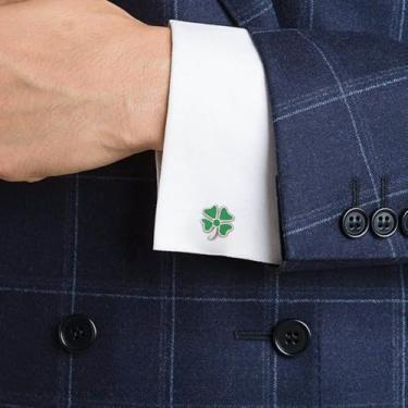 Imagem de Abotoaduras de trevo de quatro folhas e brincos de camisa para homens e mulheres abotoaduras de trevo verde serve para dia de casamento de negócios, ocasião formal, acessórios de boa sorte, conjunto