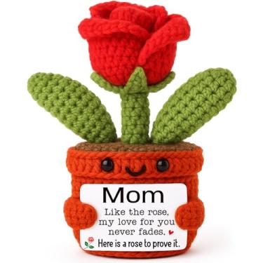 Imagem de YUEYUQIU Presentes Sentimental Mom from Daughter, Son | Flor de rosa de crochê feito à mão, Love Never Fades Dia das Mães, presente de aniversário para ela, Best Mom Ever Christmas, decoração de casa