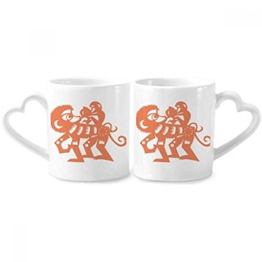 Imagem de Conjunto de canecas de porcelana para casal do zodíaco da China ano de macaco animal coração alça