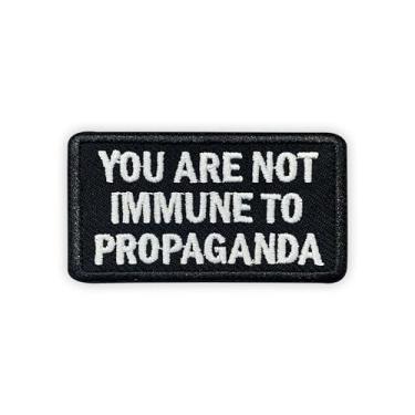 Imagem de MEIYSTICK Remendos bordados You are Not Immune to Propaganda Hook and Loop para mochilas, chapéus, colete para cães, tamanho 7,6 cm, aplique tático para roupas, adesivos de bordado de esquerda