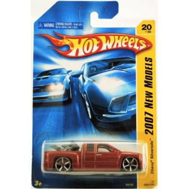 Imagem de Hot Wheels Chevy Silverado EXT CAB 2007 New Models - Chevy Silverado - Ext Cab - w/ Dirt Bike in Bed - Red/Orange Paint - 20/36 - 1:64 Scale Collectible Die Cast Car
