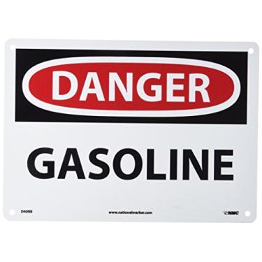 Imagem de NMC Placa D40RB OSHA, legenda "DANGER - GASOLINE", 35,5 cm de comprimento x 25,4 cm de altura, plástico rígido, preto/vermelho em branco