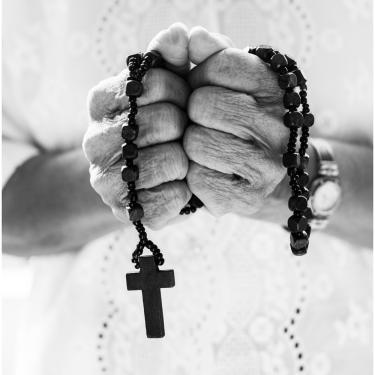 Imagem de Adesivo Decorativo de Parede Religioso Terço na Mão