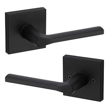Imagem de Kwikset Maçaneta de porta Lisbon 91540-034 com design quadrado moderno e contemporâneo para passagem de corredor ou armário em ferro preto