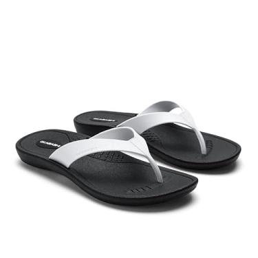 Imagem de OKABASHI Chinelo feminino Breeze | Palmilha contornada com suporte de arco para conforto o dia todo | Antiderrapante e impermeável | Feito de forma sustentável nos EUA, Preto/branco, 9.5-10.5