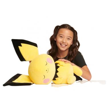Imagem de Pelúcia Pokémon Pichu Jazwares amarela deitada para dormir tamanho 46cm