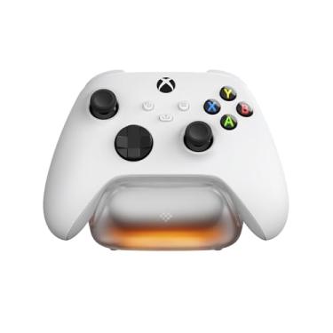 Imagem de 8BitDo Base de carregamento para controles sem fio Xbox, estação de carregamento Xbox com carregamento magnético seguro para Xbox Series X|S e controle Xbox One - Oficialmente licenciado (branco)