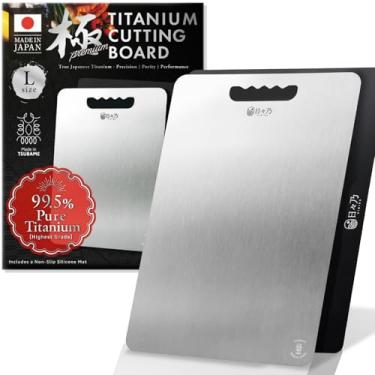Imagem de HIBINO Tábua de corte de titânio | Titânio japonês 99,5% puro | Não tóxico | Leve e lavável na lava-louças | Tamanho G | Feito no Japão | Com tapete antiderrapante | Para uso em cozinha e acampamento